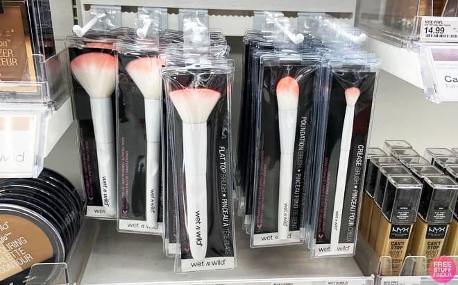 Wet n Wild Eyeshadow Brush 95¢ Shipped at Amazon